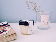 Black lid soy candle
